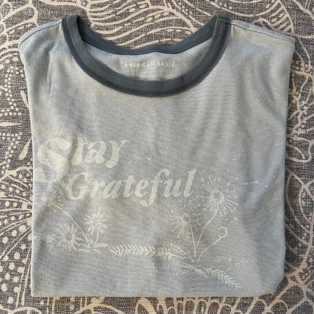 American Eagle Stay Grateful Distressed Fashion T-shirt Size Small